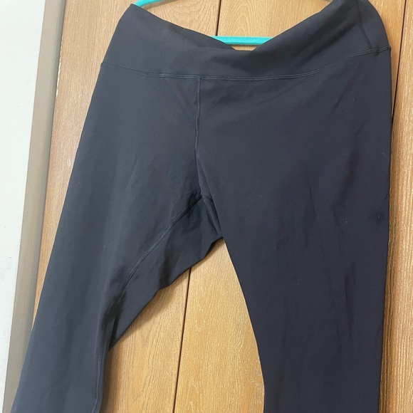 Lululemon leggings in perfect condition! only worn to try on. No pockets - Picture 1 of 5